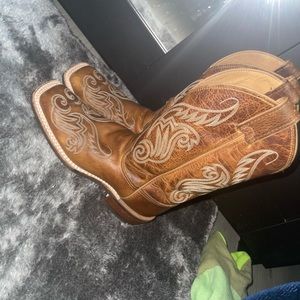 Womans sise 7 boots
